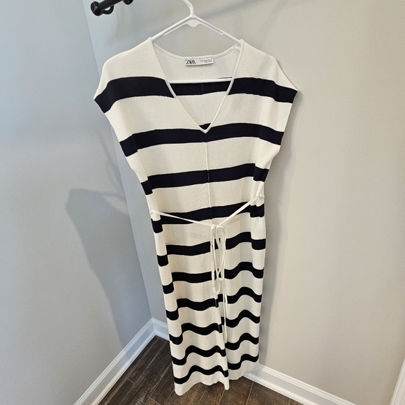 Maxi dresses - Picture 9 of 14